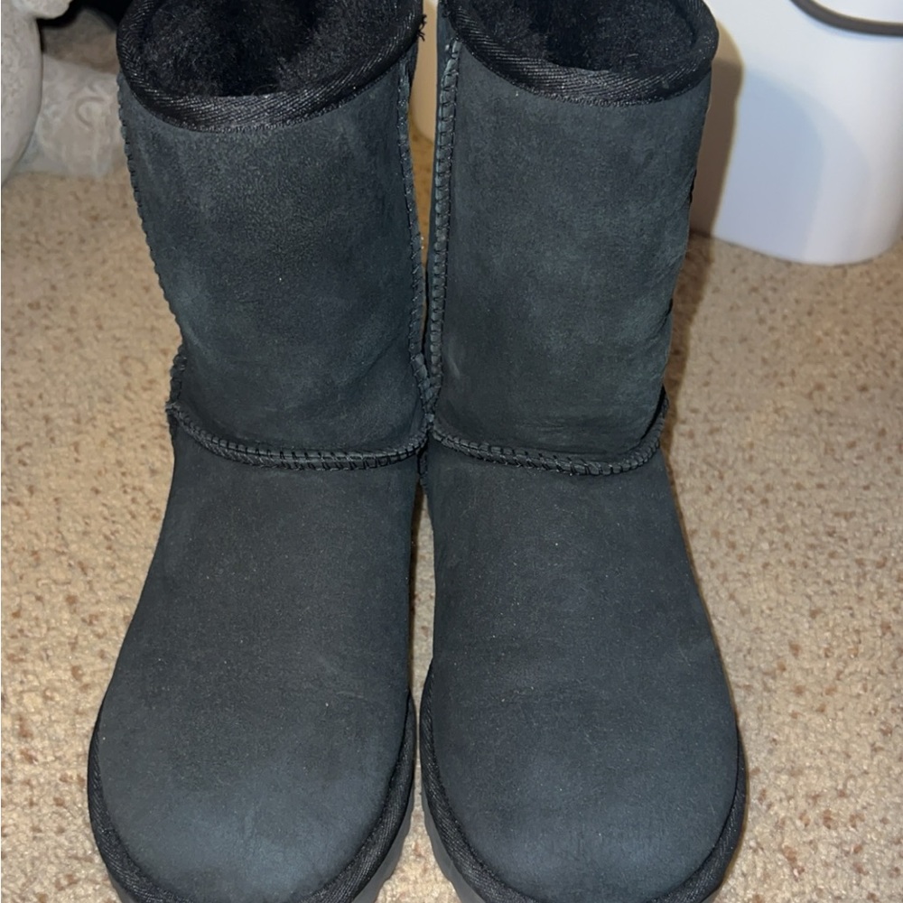 Uggs - Picture 2 of 6